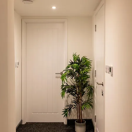 Modern 2 Bed Apartment In Bicester Town Centre Exterior photo