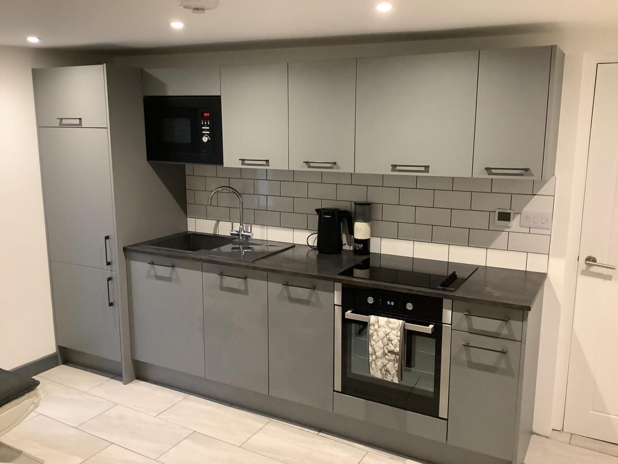 Modern 2 Bed In Town Centre Apartment Bicester