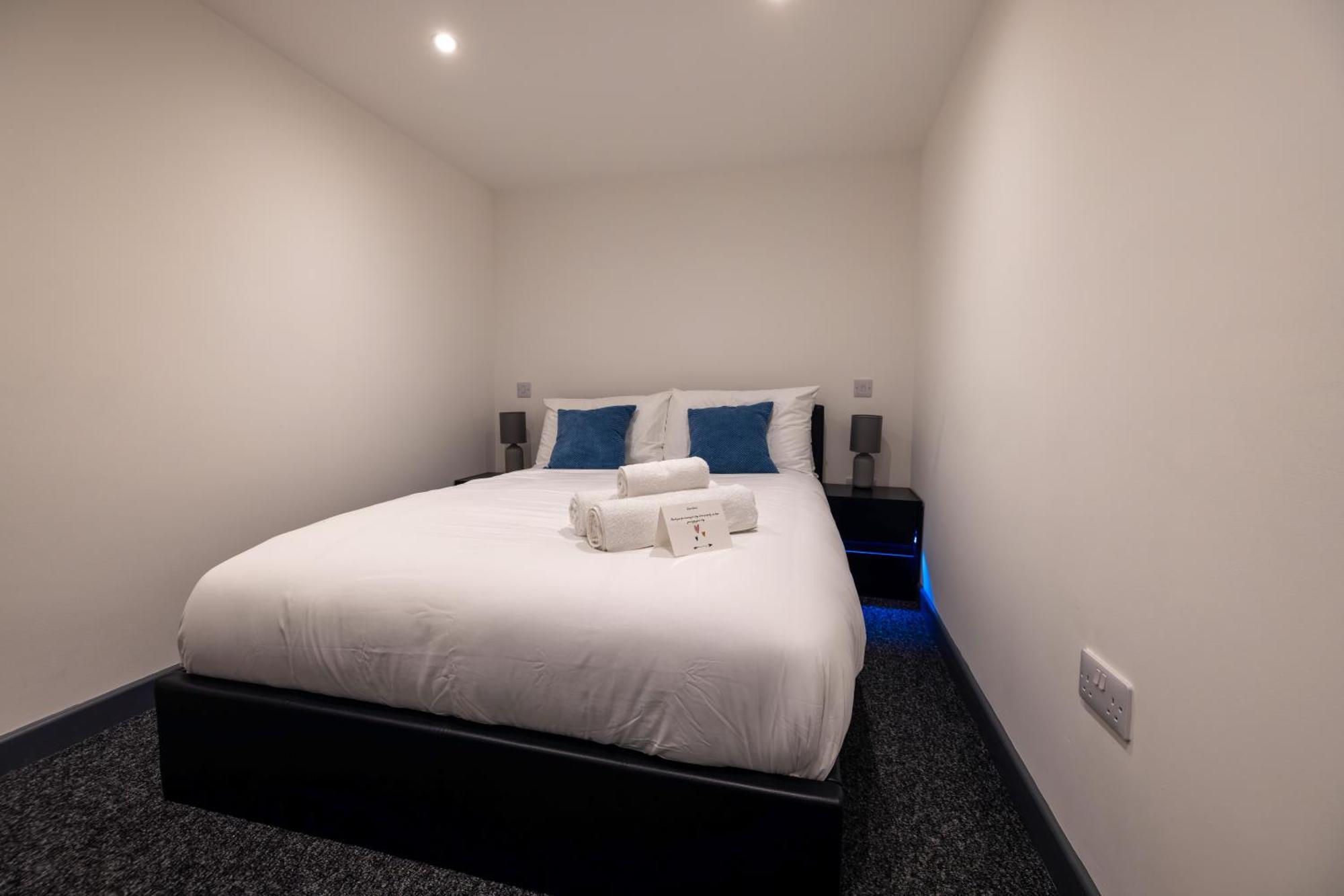 Apartment Modern 2 Bed In Town Centre *