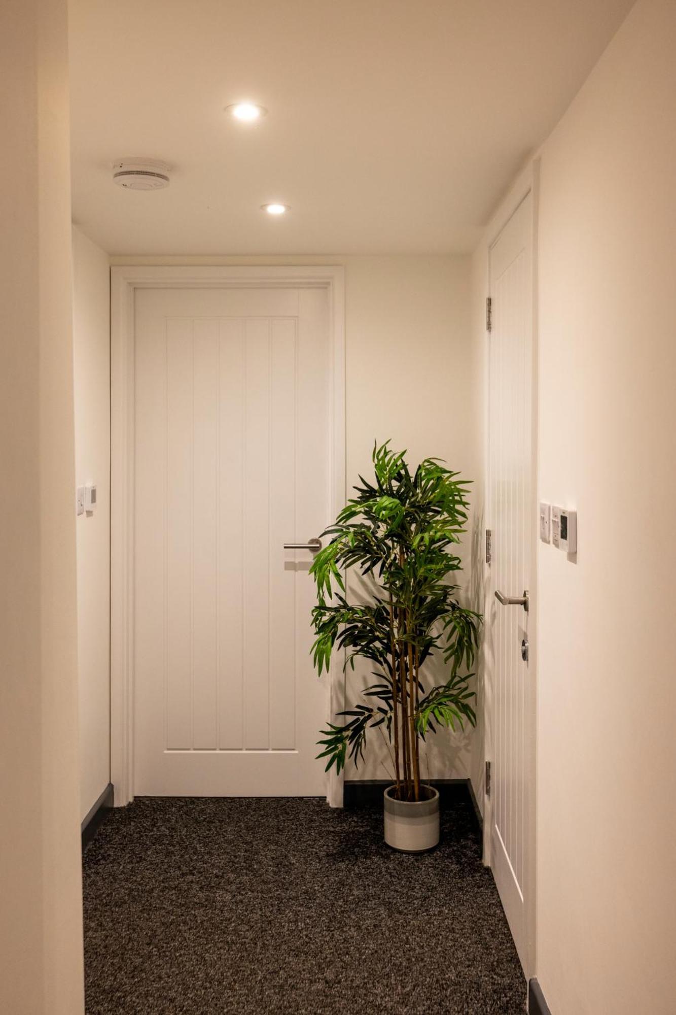 Modern 2 Bed In Town Centre Apartment Bicester