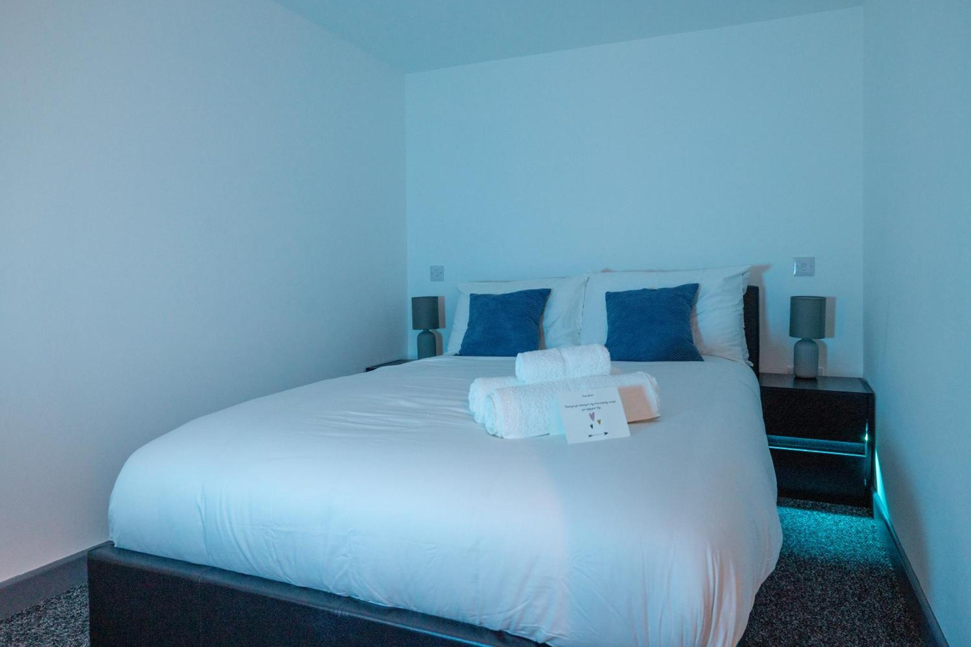 Modern 2 Bed In Town Centre Apartment