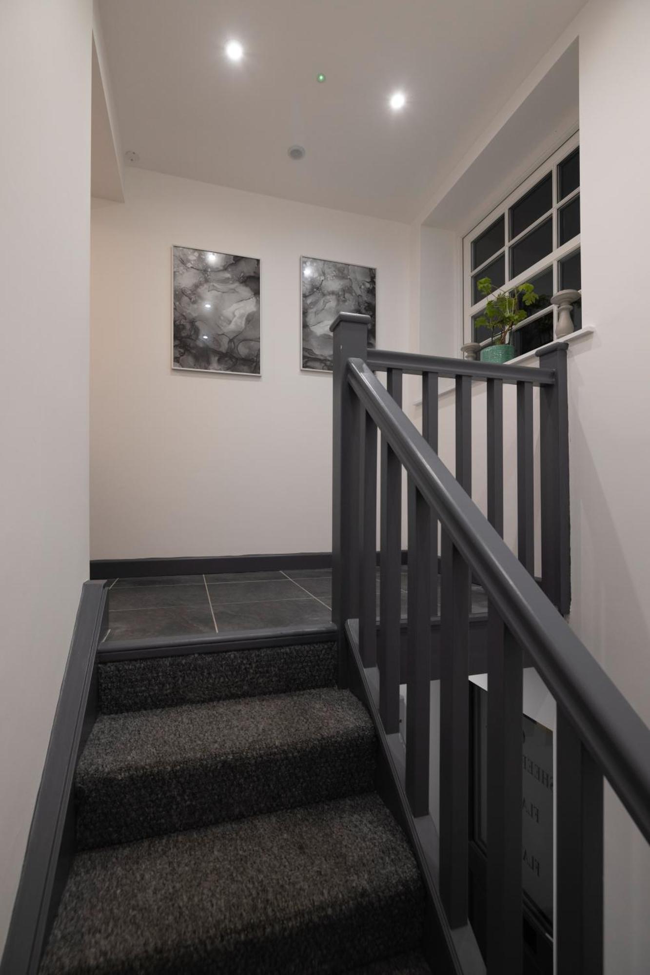 Modern 2 Bed In Town Centre * Bicester